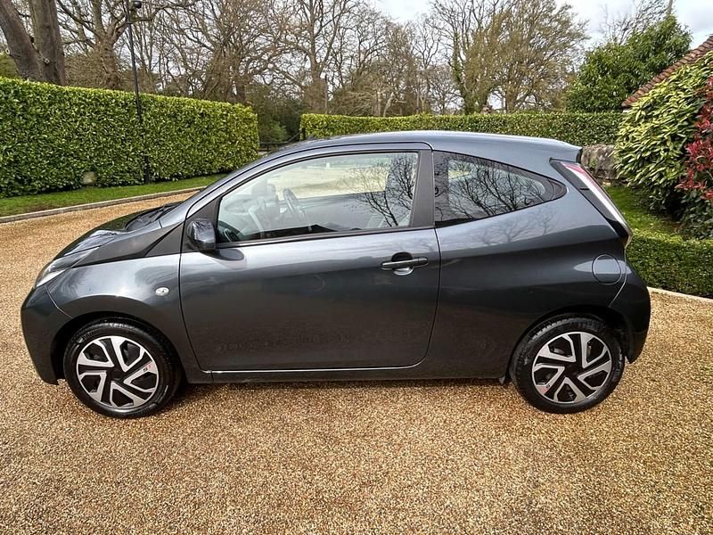 Usado Toyota Aygo X-play 2015 Cinzento Citadino