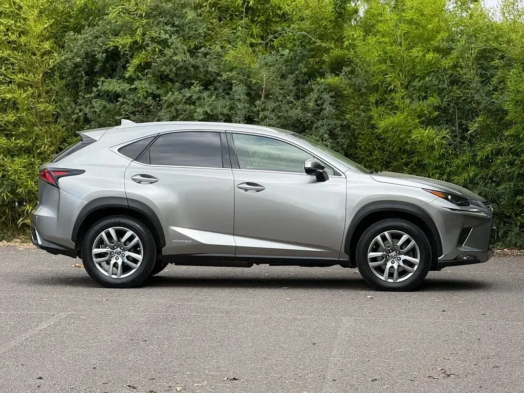 Used Lexus NX300h Luxury Line 196 HP (144 kW) 2018 Silver SUV