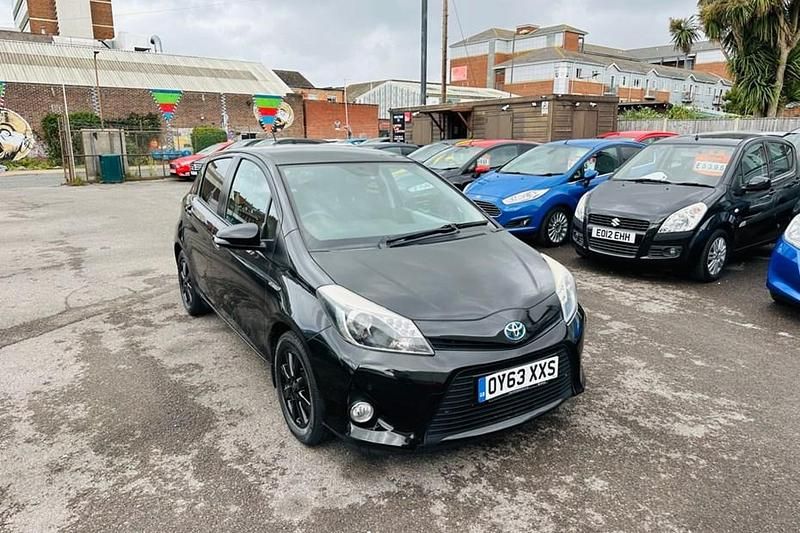 Used 2013 Toyota Yaris Hybrid | £8,795 - Image 1/1