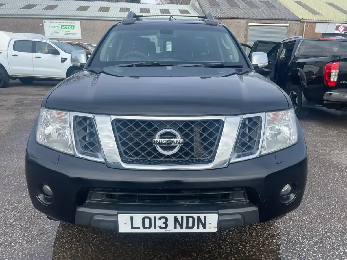 Usado Nissan Navara Tekna 190 HP (139 kW) 2013 Preto Pickup