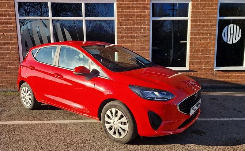 Begagnad Ford Fiesta Trend 2022 Röd Halvkombi