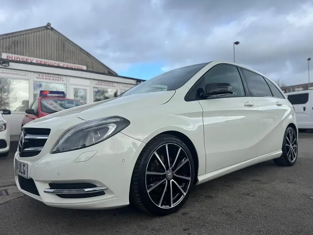 Used Mercedes B180 109 HP (80 kW) 2014 White Hatchback