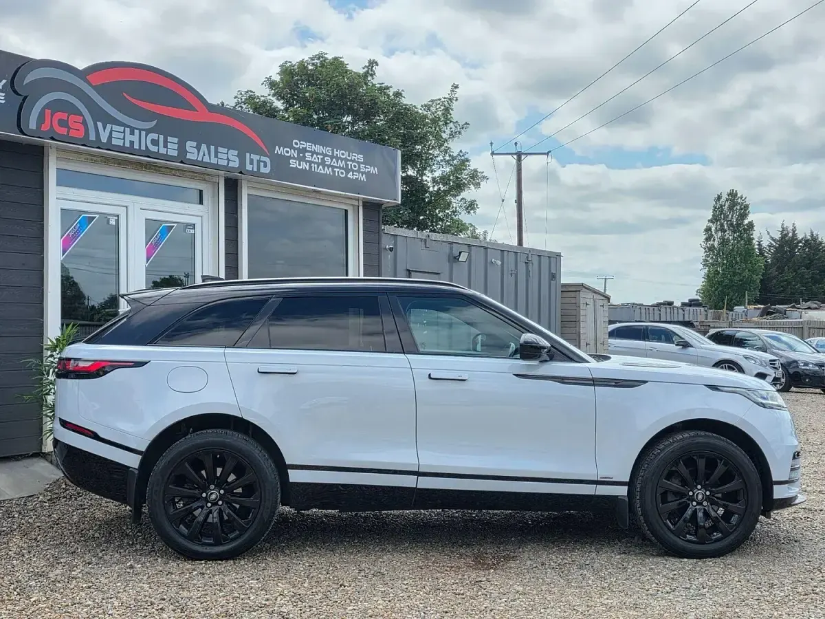 Used Land Rover Range Rover Velar R-Dynamic 236 HP (173 kW) 2018 White SUV
