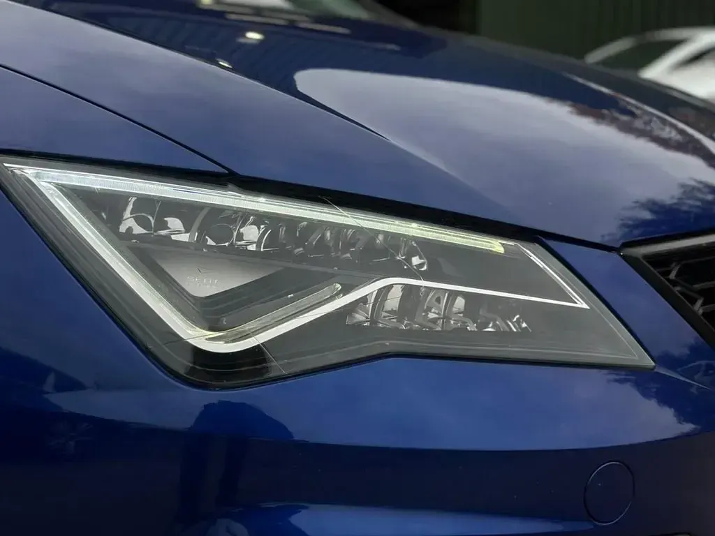 Begagnad Seat Leon FR 125 HK (91 kW) 2018 Blå Halvkombi