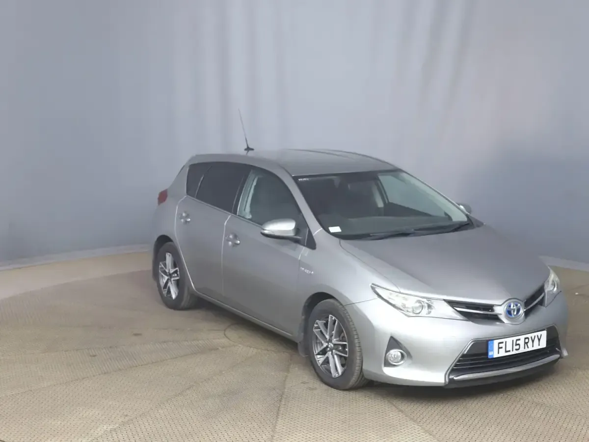 Used Toyota Auris Hybrid Plus 136 HP (100 kW) 2015 Grey Hatchback