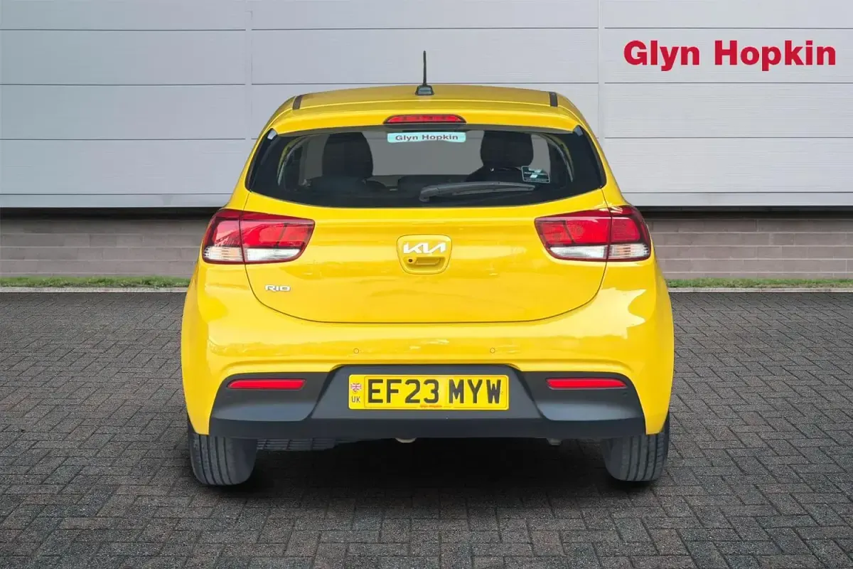 Used Kia Rio 84 HP (61 kW) 2022 Yellow Hatchback