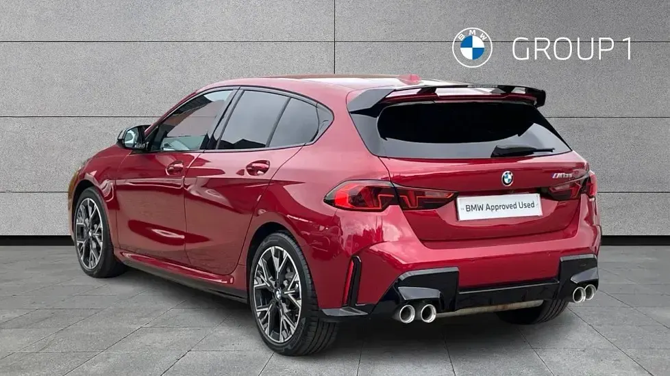 Używany BMW M135 Shadowline 296 KM (217 kW) 2025 Czerwony Hatchback
