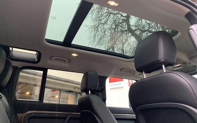 Used Land Rover Defender 249 HP (183 kW) 2023 SUV