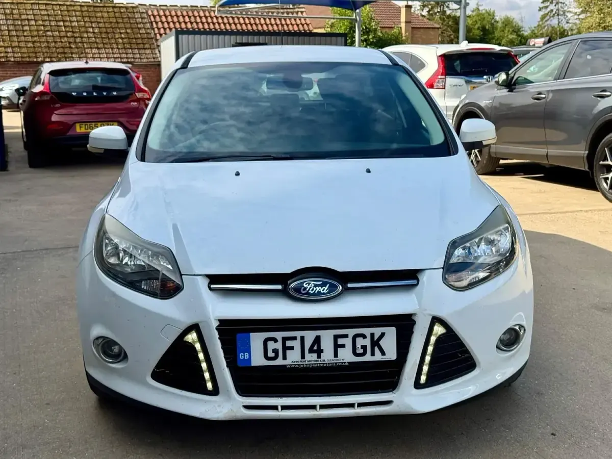 Used Ford Focus Titanium 115 HP (84 kW) 2014 White Hatchback