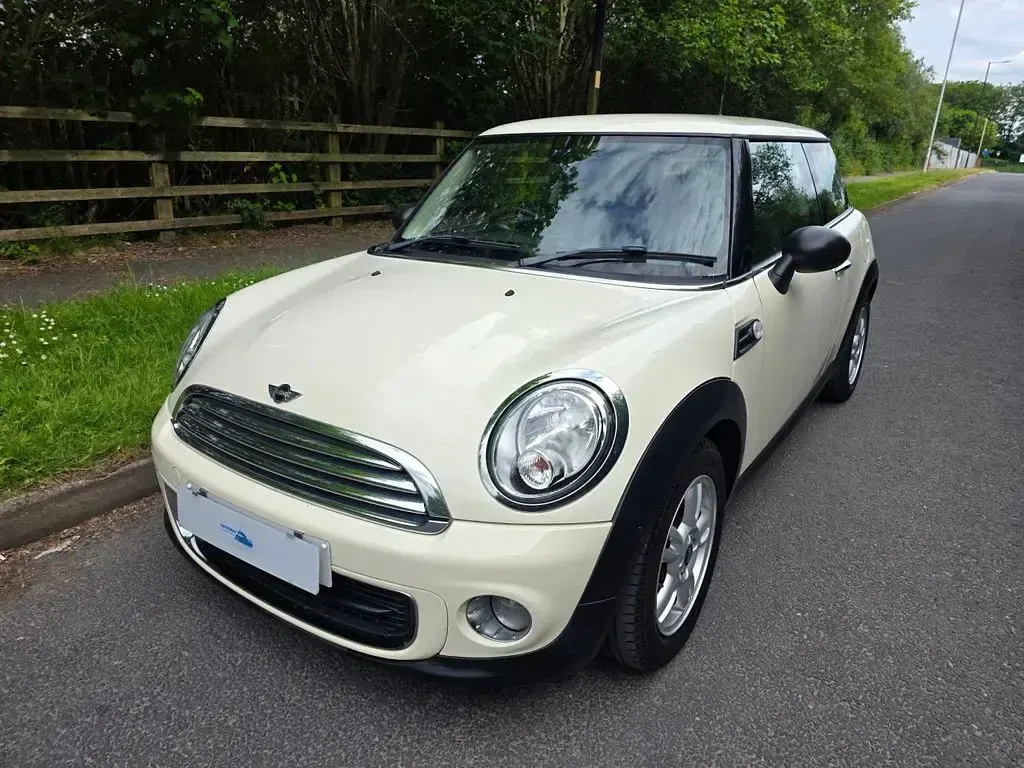 Used Mini ONE Hatch 98 HP (72 kW) 2012 White Hatchback