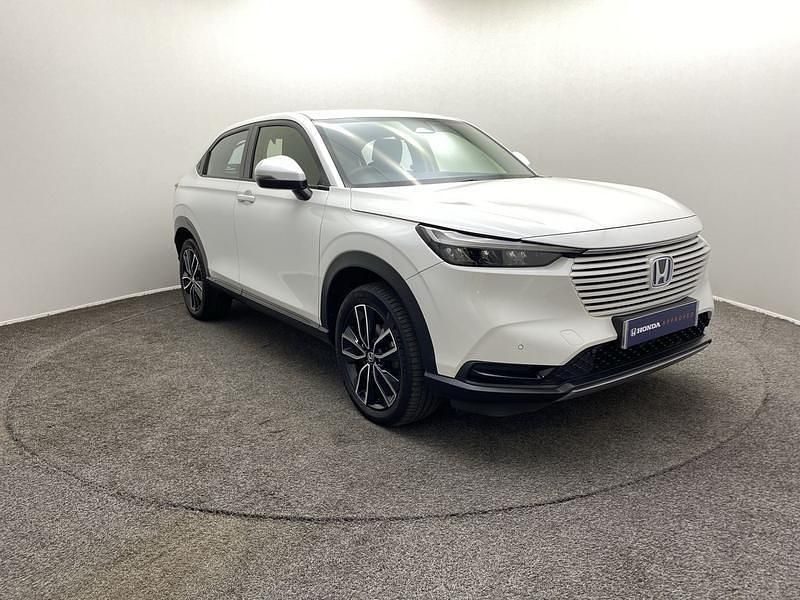 Platinum white Used 2022 Honda HR-V Elegance SUV | £21,287 (Fair price) - Image 1/4