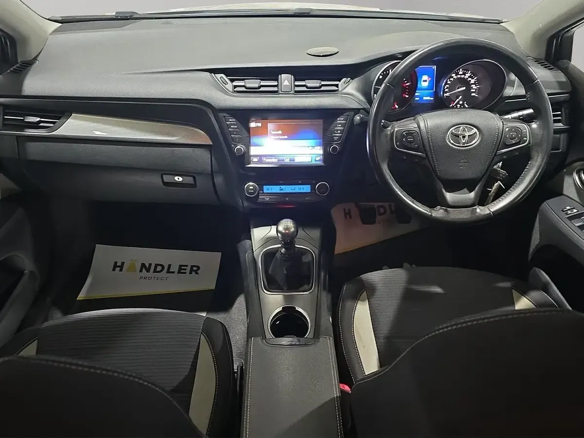 Used Toyota Avensis Business Edition 112 HP (82 kW) 2016 Silver Estate
