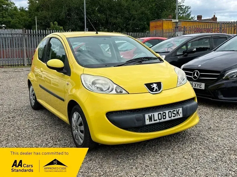 Used Peugeot 107 68 HP (50 kW) 2008 Yellow Hatchback