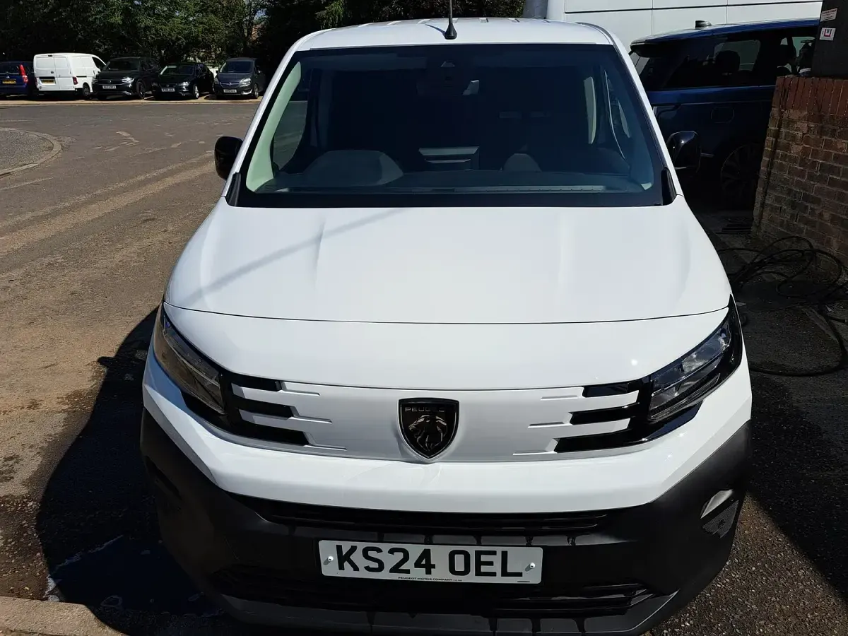 Used Peugeot Partner 131 HP (96 kW) 2024 White MPV