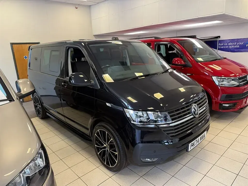 Begagnad VW Transporter Highline 2024 Svart Van
