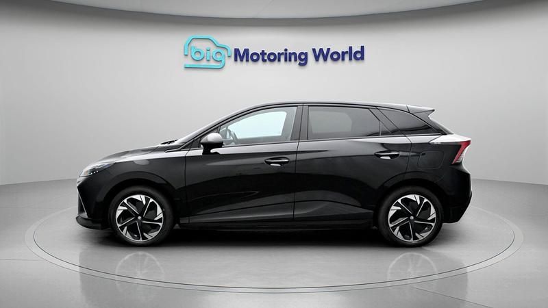 Begagnad MG MG4 EV Trophy 319 kW (435 HK) 2023 Svart Halvkombi