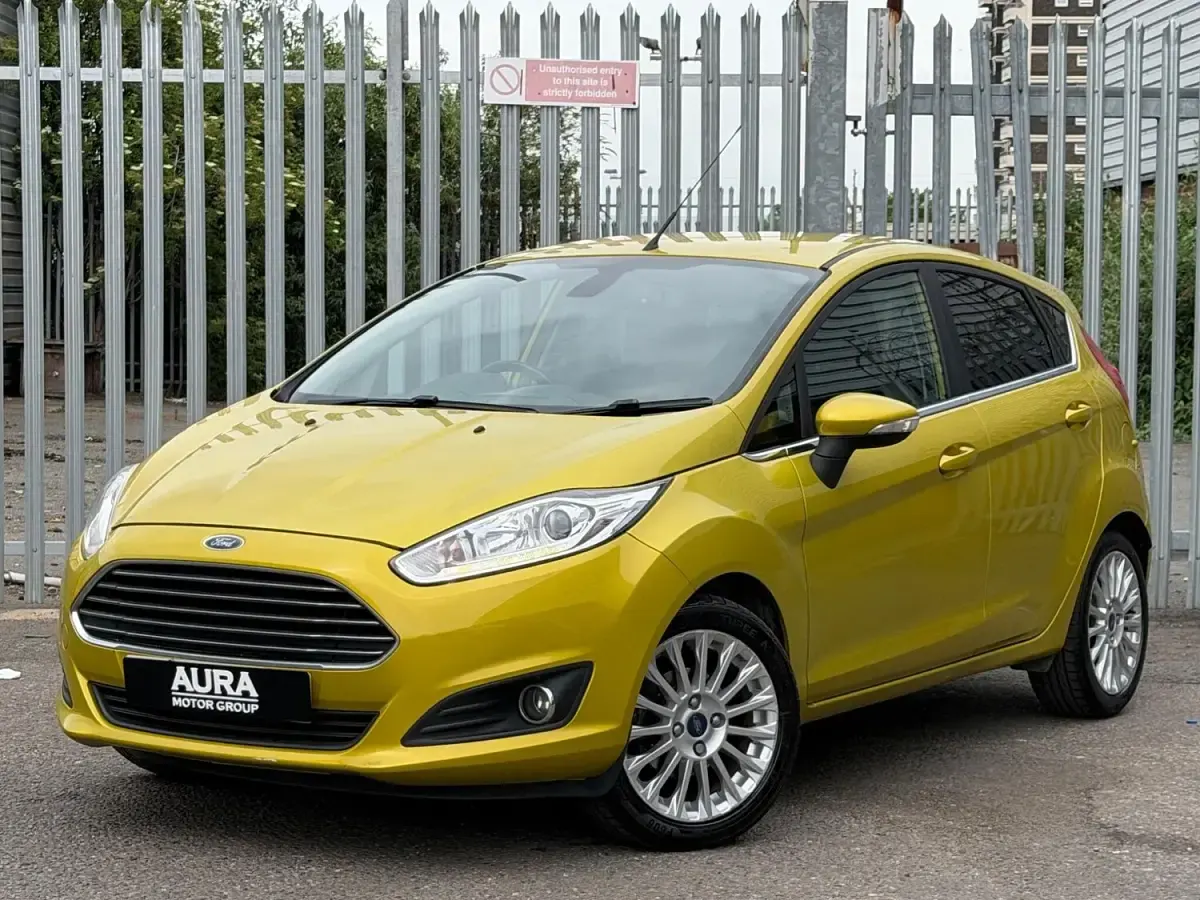 Used Ford Fiesta Titanium 120 HP (88 kW) 2014 Yellow Hatchback
