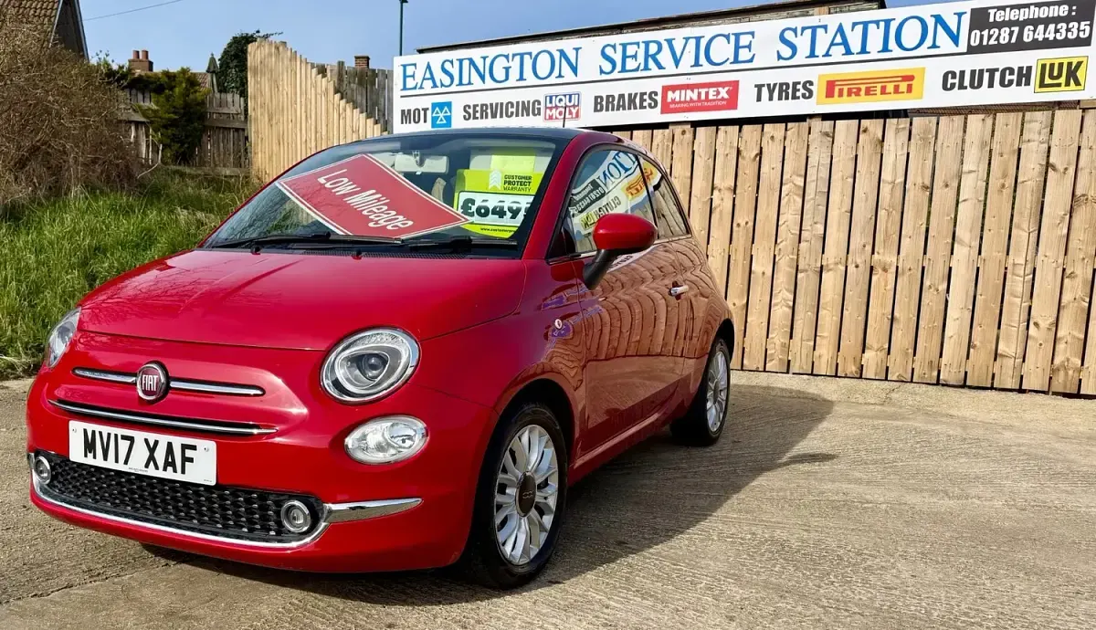 Used Fiat 500 Lounge 69 HP (50 kW) 2017 Red Hatchback