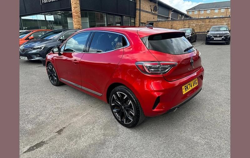 Used Renault Clio V Techno 90 HP (66 kW) 2024 Flame red  Hatchback