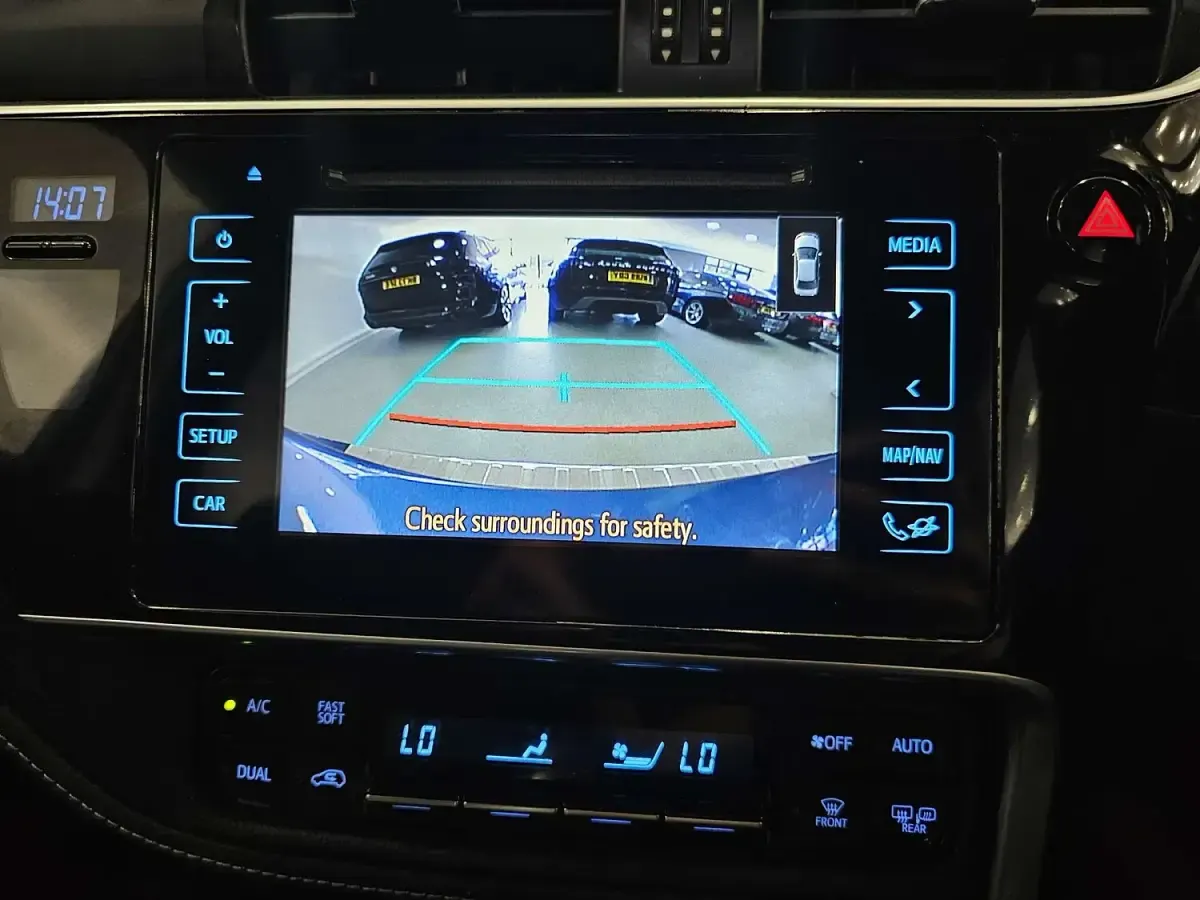 Used Toyota Auris 116 HP (85 kW) 2017 Blue Hatchback