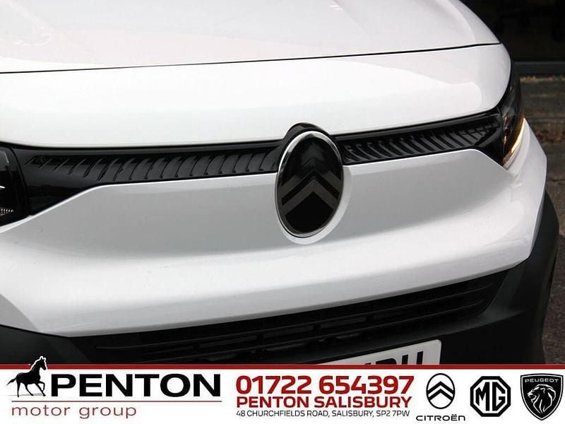 Used Citroën Berlingo 101 HP (74 kW) 2024 White MPV