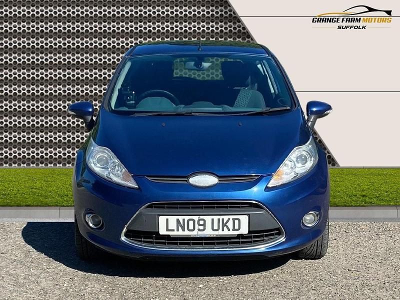 Usado Ford Fiesta Zetec 81 HP (59 kW) 2009 Azul Citadino