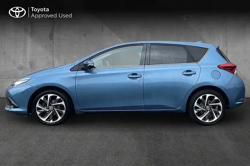 Used Toyota Auris Design 116 HP (85 kW) 2016 Blue Hatchback