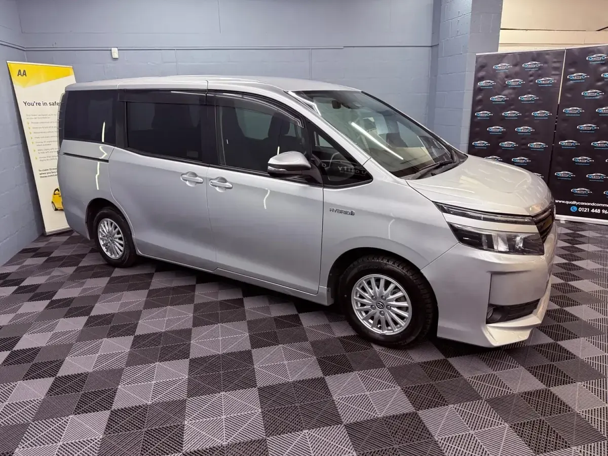 Used Toyota Noah 2016 Silver