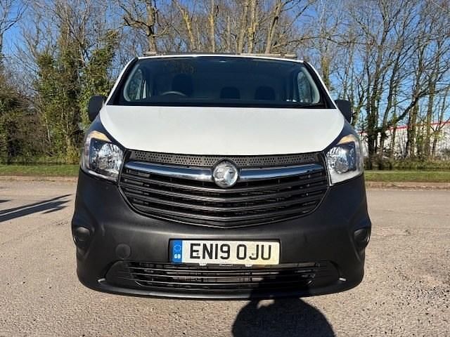 Used Vauxhall Vivaro 120 HP (88 kW) 2019 White MPV