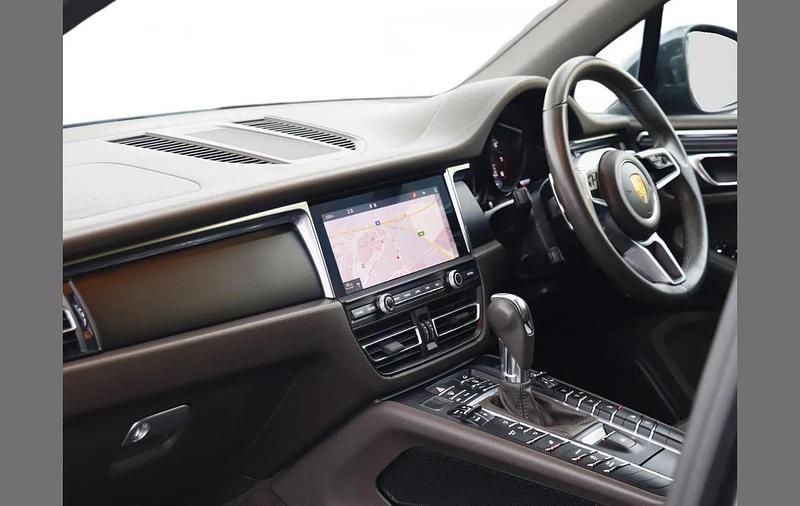 Used Porsche Macan 241 HP (177 kW) 2020 Grey SUV