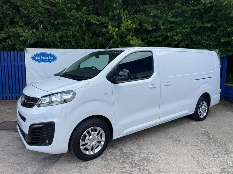 White Used 2022 Vauxhall Vivaro Sportive Van | £10,999 (Fair price) - Image 1/4