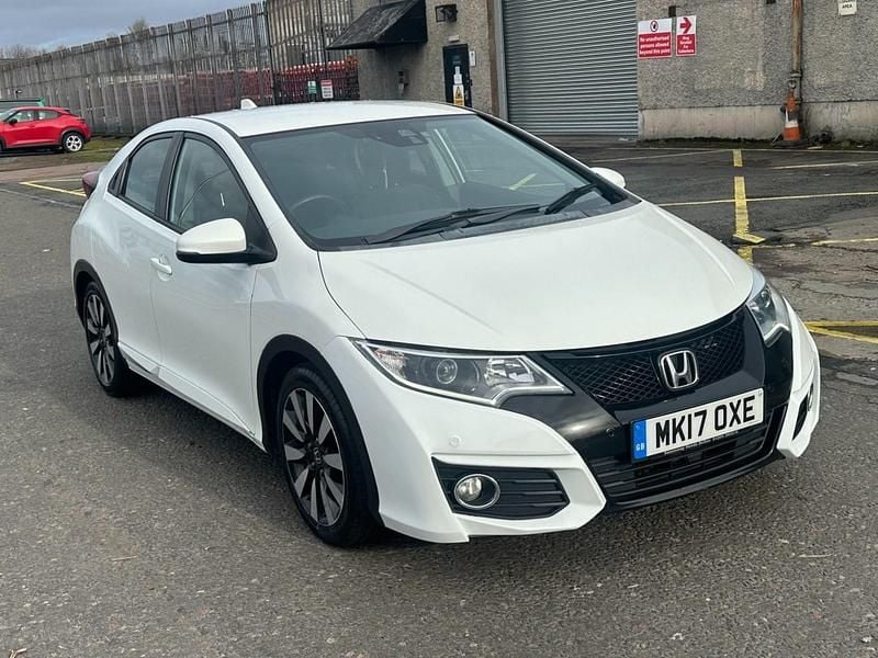 Used Honda Civic SE Plus 2017 White Hatchback