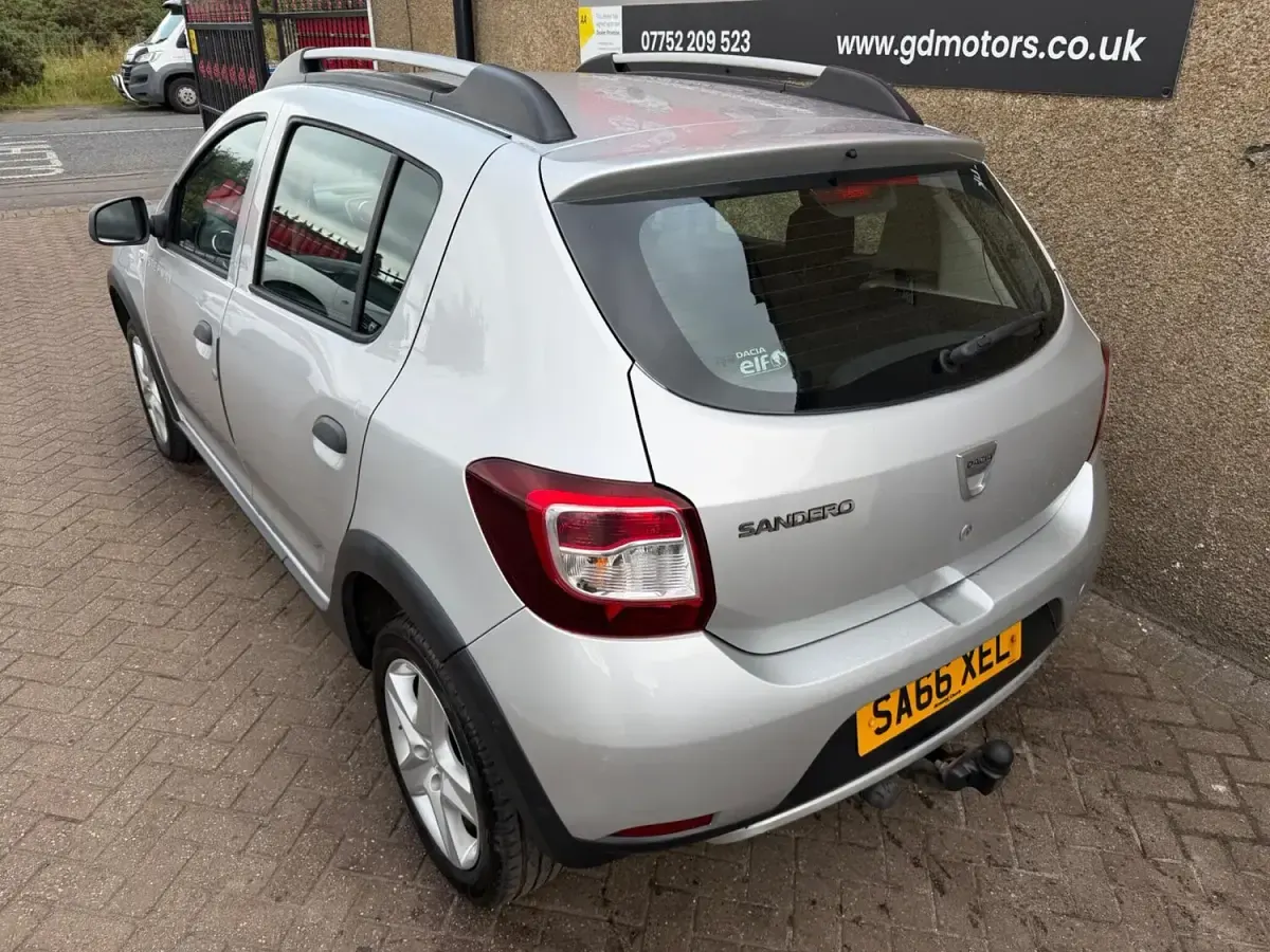 Used Dacia Sandero Ambiance 90 HP (66 kW) 2016 Silver Hatchback