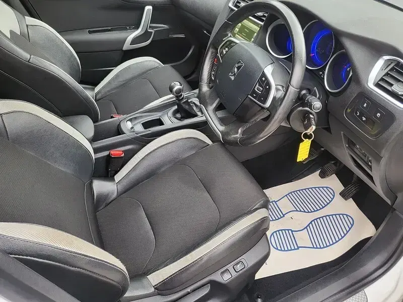 Used Citroën DS4 120 HP (88 kW) 2015 White Hatchback