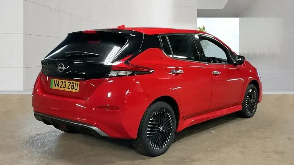 Used Nissan Leaf N-Connecta 159 kW (217 HP) 2023 Red Hatchback