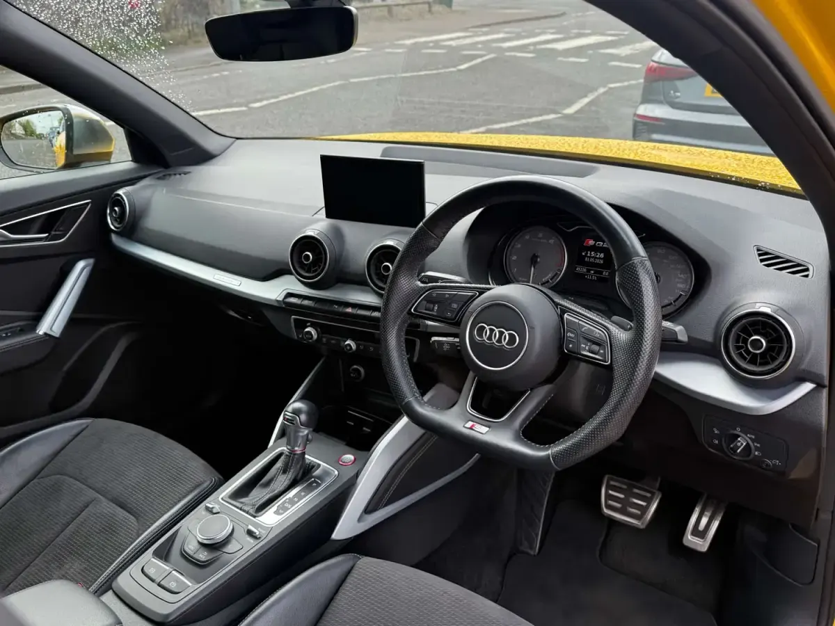 Usado Audi SQ2 Design 300 CV (220 kW) 2019 Amarillo SUV