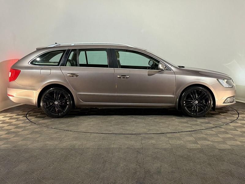Gebraucht Skoda Superb Elegance 170 PS (125 kW) 2014 Mauve Kombi