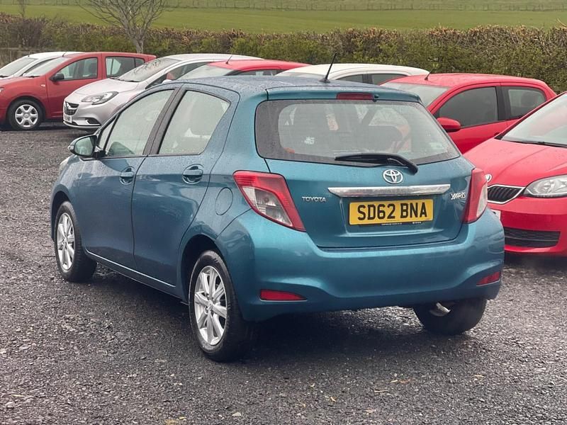 Used Toyota Yaris 101 HP (74 kW) 2012 Turquoise Hatchback