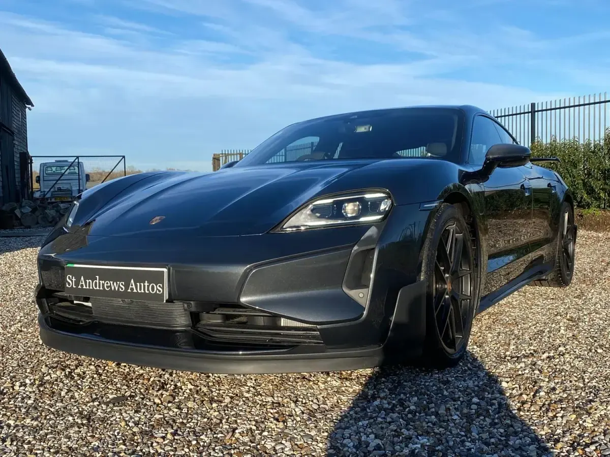 Usado Porsche Taycan 2024 Gris Berlina