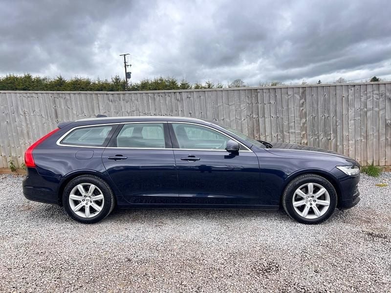 Used Volvo V90 Momentum 2017 Blue Estate