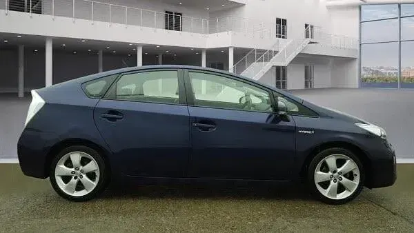 Used Toyota Prius 2015 Blue Hatchback