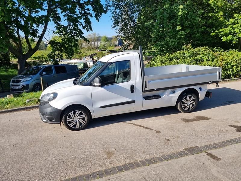 Begagnad Fiat Doblò 2021 Vit Minibuss