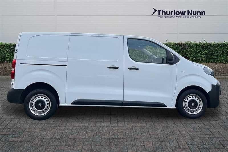 Used Vauxhall Vivaro 120 HP (88 kW) 2024 White MPV