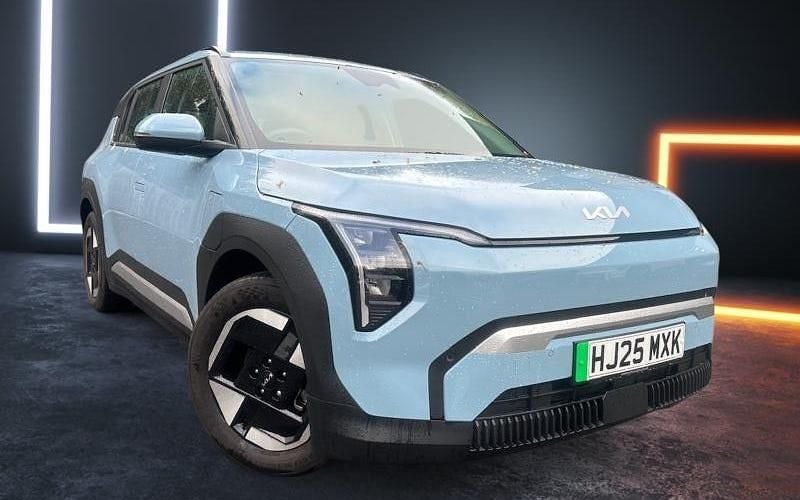 Used 2025 Kia EV3 Air SUV | £28,990 (Fair price) - Image 1/4