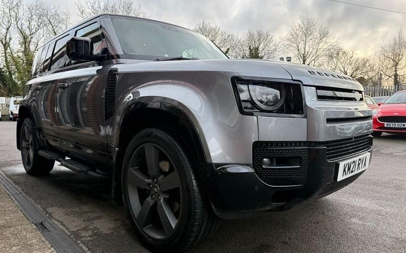 Used Land Rover Defender SE 249 HP (183 kW) 2023 Estate