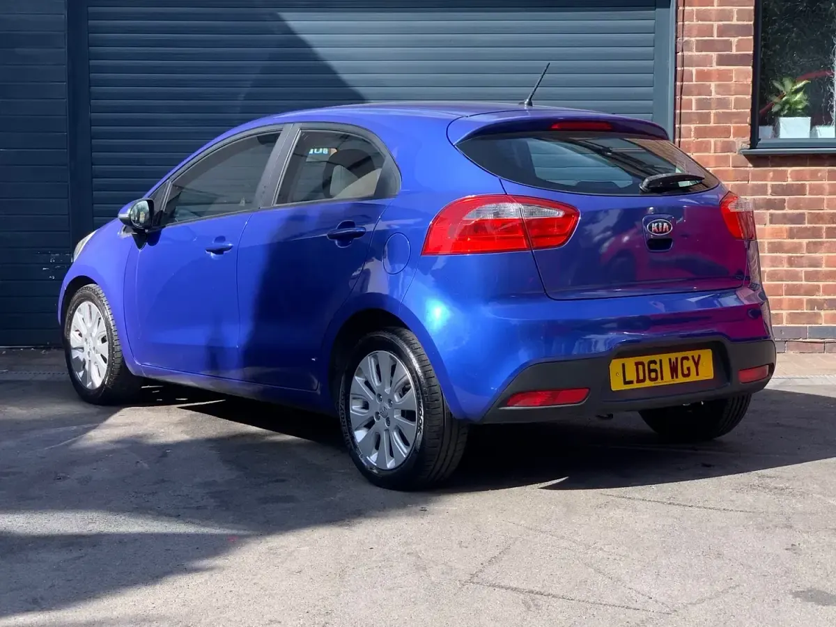 Used Kia Rio 85 HP (62 kW) 2011 Blue Hatchback