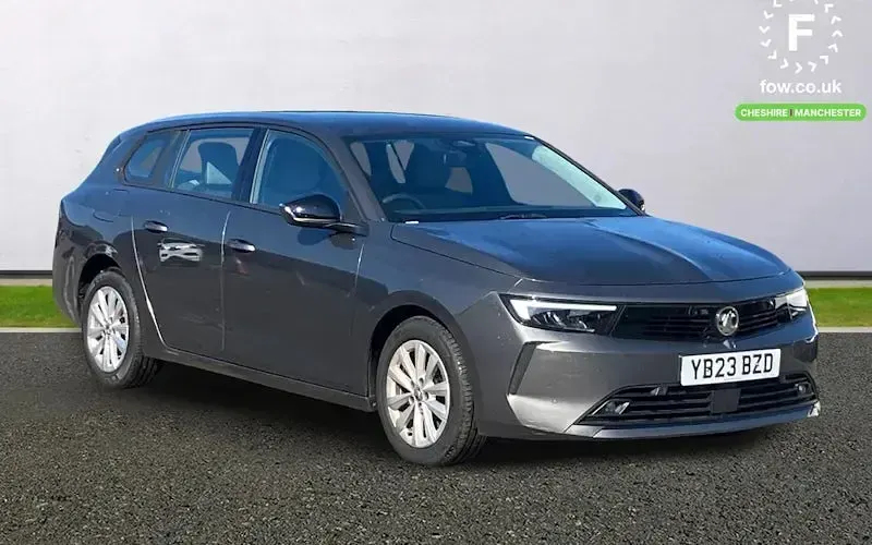 Used Vauxhall Astra Design Edition 131 HP (96 kW) 2025 Estate