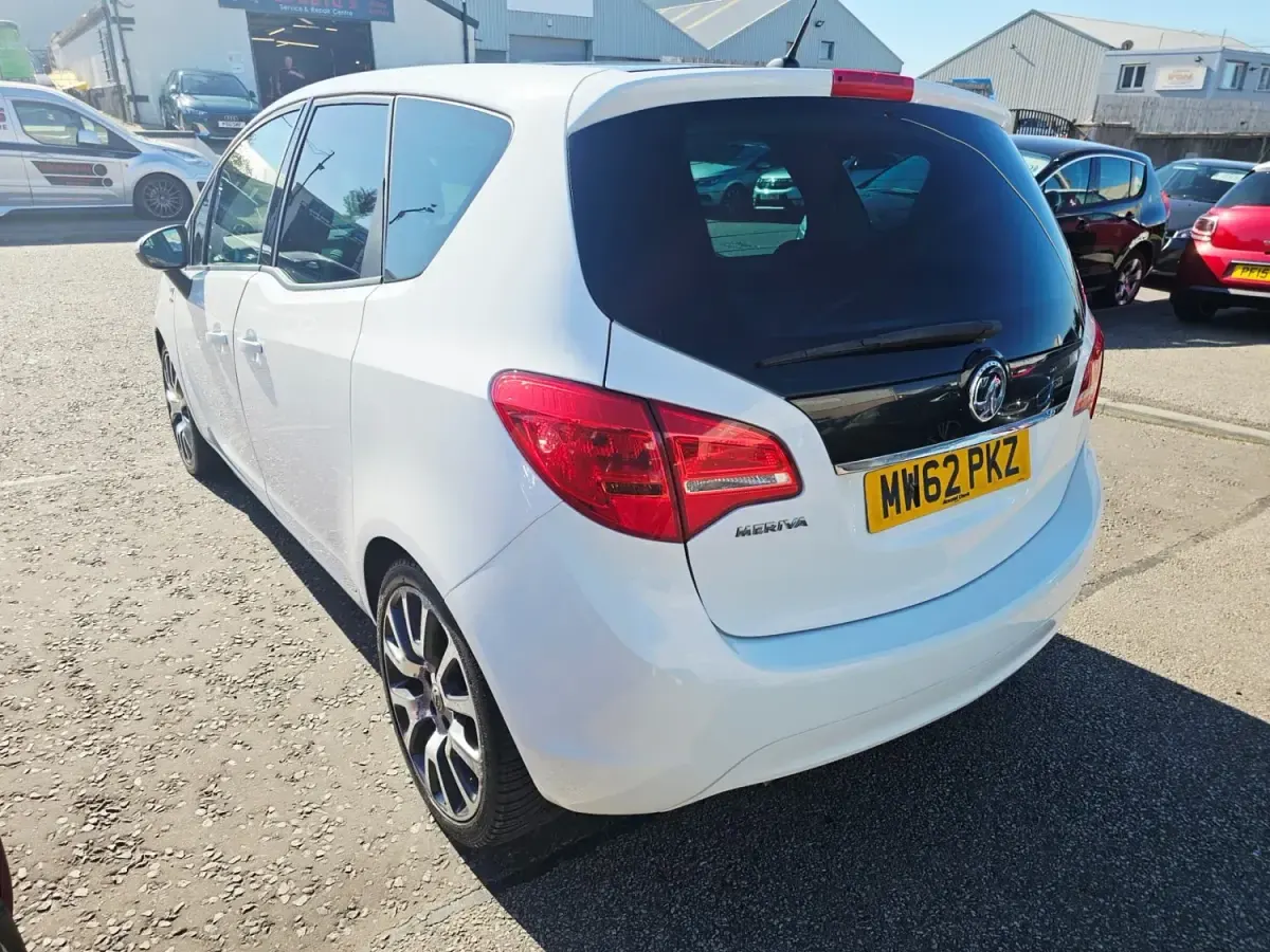 Second-hand Vauxhall Meriva Active 2013 Alb Monovolum
