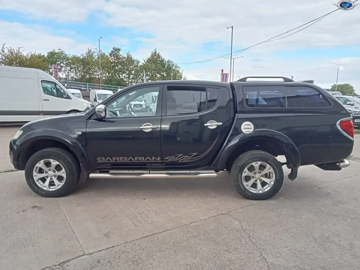 Used Mitsubishi L200 2011 Black Pickup