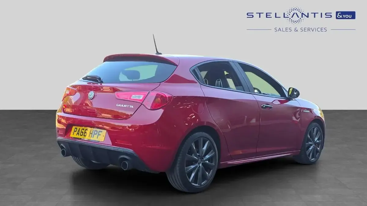 Used Alfa Romeo Giulietta Veloce 240 HP (176 kW) 2016 Red Hatchback